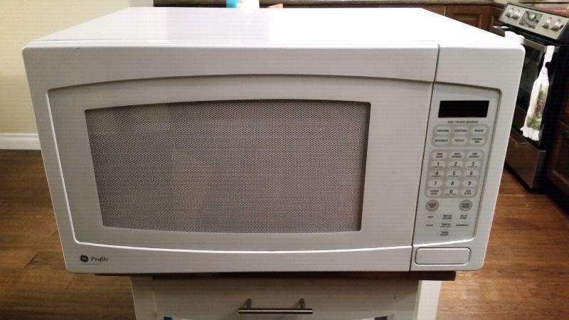 Large GE microwave for sale in great shape
