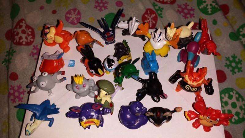 Pokemon figurines