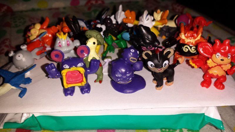 Pokemon figurines
