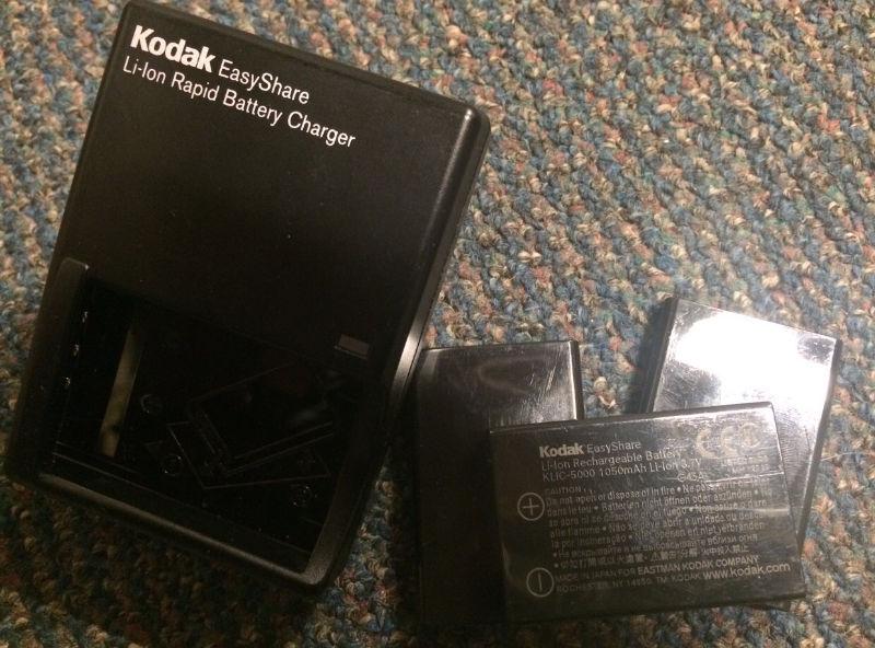 Kodak Easyshare li-ion rapid battery charger with 3 batteries