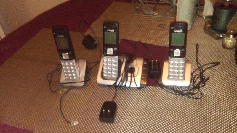 MOVING: MUST SELL VTECH 3-PHONE SET
