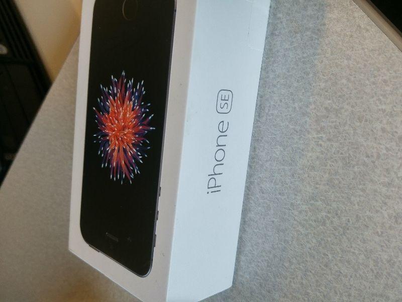 Apple iPhone SE 16GB - mint condition, unlocked! Space Grey