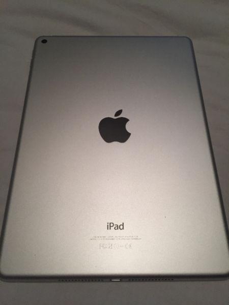iPad Air 2 - 16gb, Silver, Wifi - All accessories + Keybo