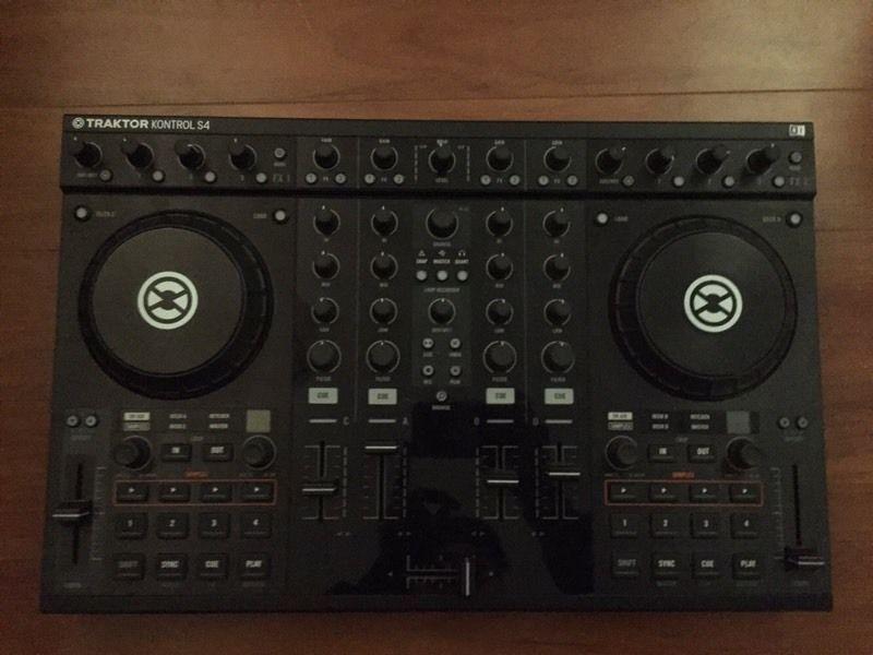 Traktor S4 MK1