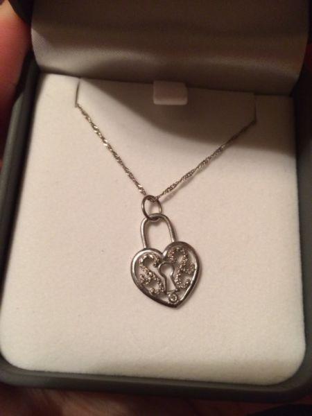 10k white gold brand new necklace
