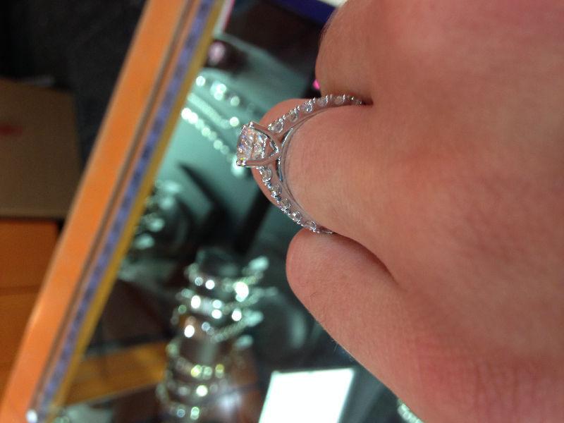 Beautiful 1.86 ct White Gold Diamond Ring