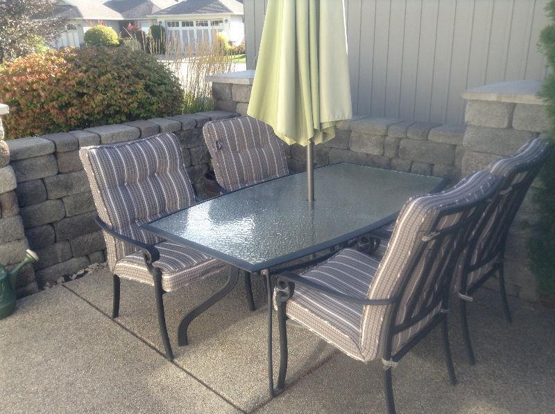 Beachcomber patio and 4 chairs