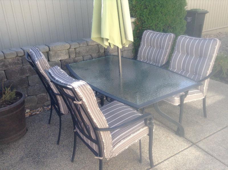Beachcomber patio and 4 chairs