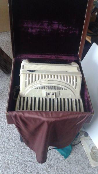 Titano ladies accordion