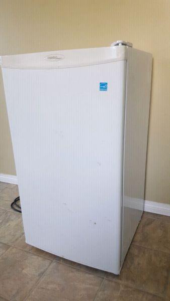 9.9 cubic Mini fridge