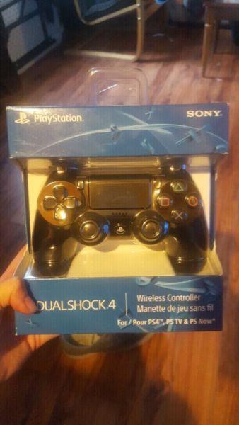 Ps4 controller in box