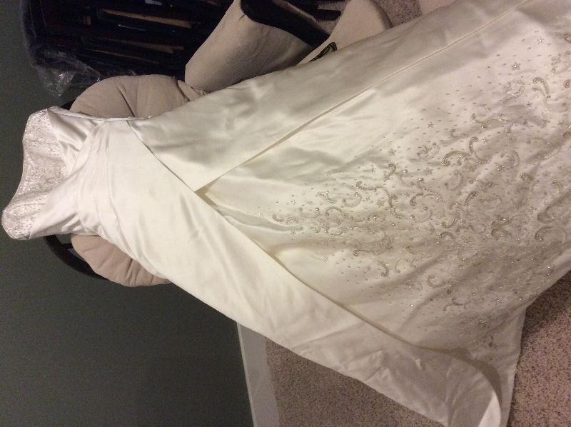 Alford sung style #6572 wedding dress for sale