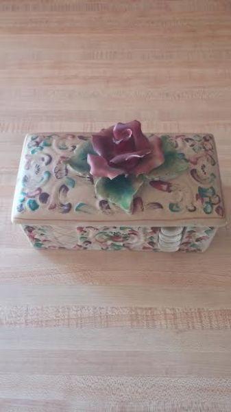 Beautiful Vintage Ceramic Cigarette Case with Ashtrays (4)