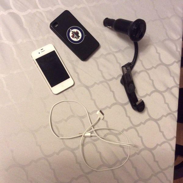 Rogers iPhone 4s 16GB w/ USB charger, Jets case, car charger