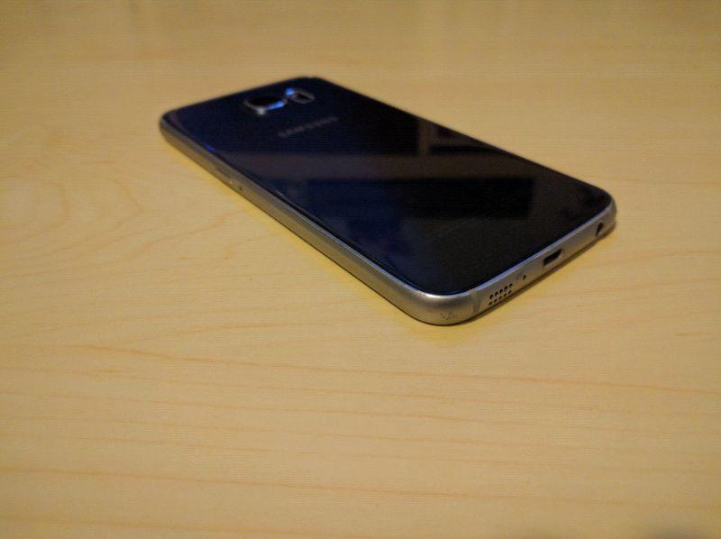 Samsung Galaxy S6 - 32GB - Locked to Bell