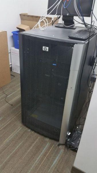 Selling 1 perfect condition HP server rack on wheels