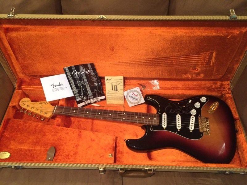 Fender SRV signature Strat as new with tweed case and candy