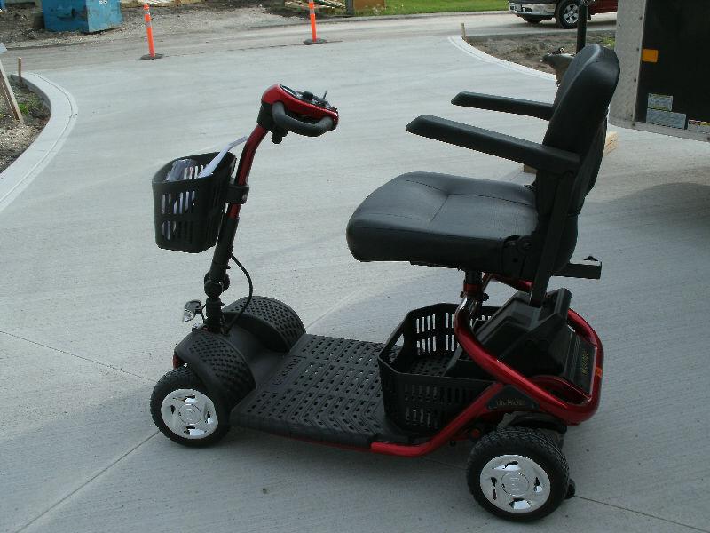 4 Wheel Portable Scooter (BRAND NEW)