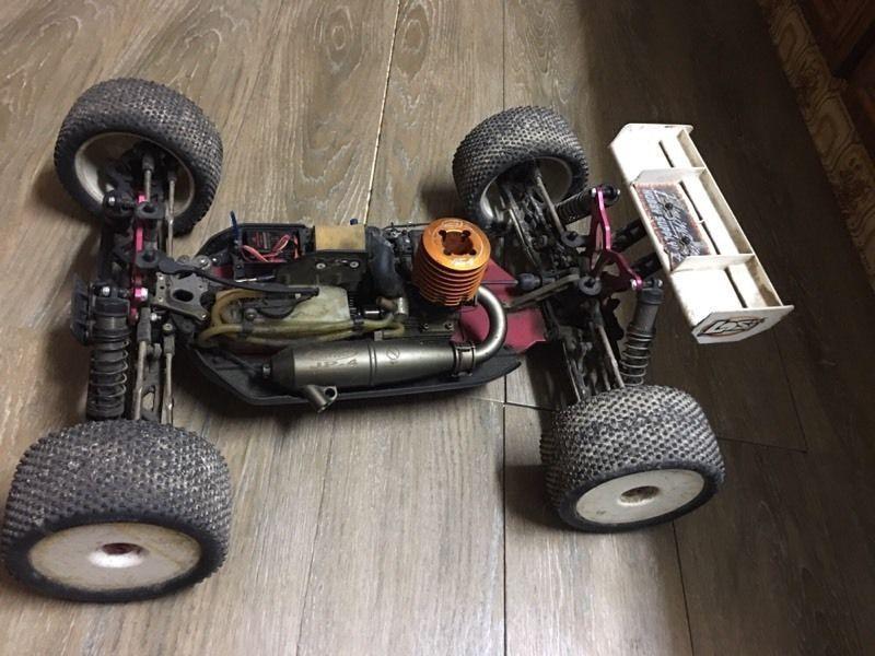 Losi 8t 2.0 red version. Rc truggy