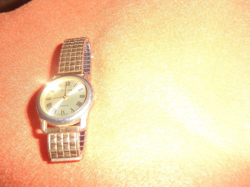 mens gold tone quartz watch new battery works perfectly fine