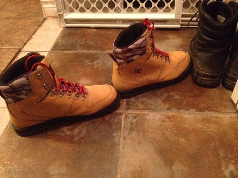 DC boots for sale worn once! 60$