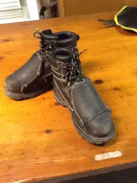 Dakota work boots with steel toe size 12