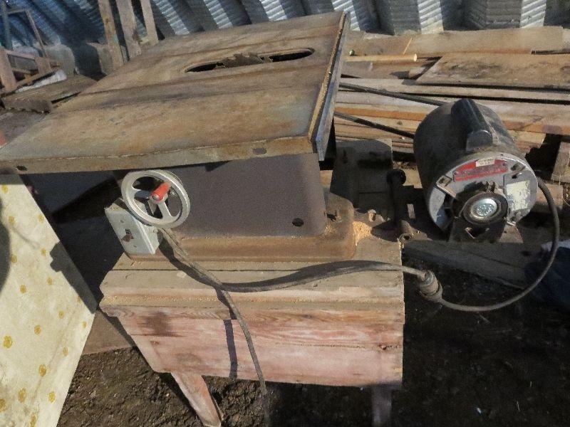 FOR SALE WOODEN BENCH SAW 3/4 HP