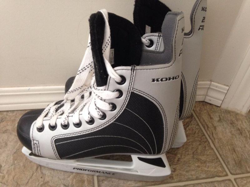 For sale skates - size Youth 1. Brand new condition