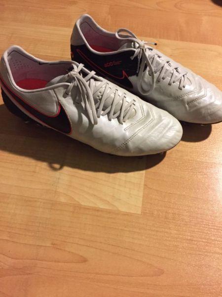 White real leather tiempo soccer cleats men's 10