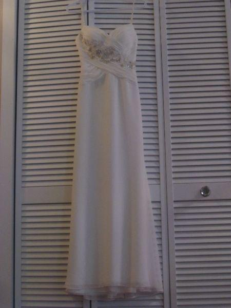 Elegant Open Back With Crystal Flower Details Wedding Dress