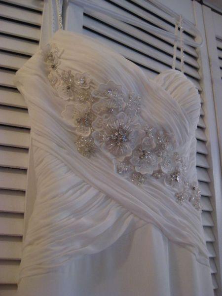 Elegant Open Back With Crystal Flower Details Wedding Dress