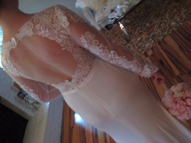 Stunning Wedding Dress - Open Back, Sleeves, transperant Lace!