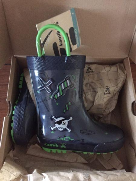 Brand new rain kamik rain boots!!