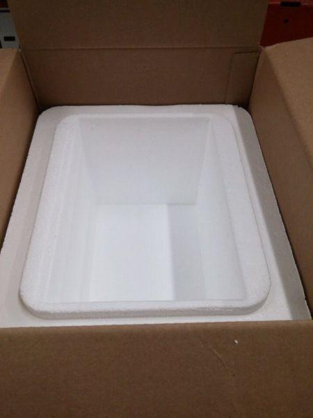 Styrofoam cooler with 6 gel packs