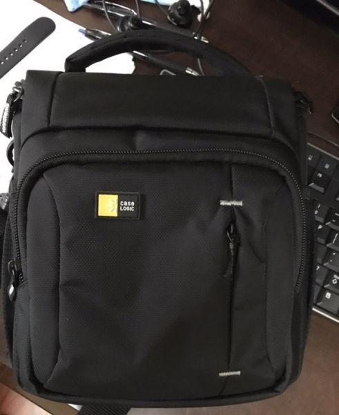 Moving sale-Case Logic DSLR camera shoulder bag-mint