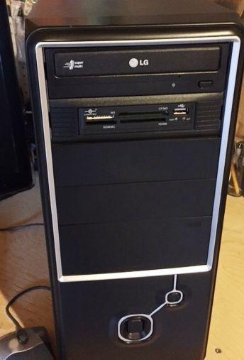 COMPUTER WITH DIGITAL MONITOR AND KEYBOARD