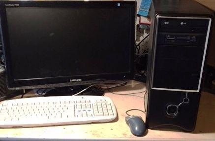 COMPUTER WITH DIGITAL MONITOR AND KEYBOARD