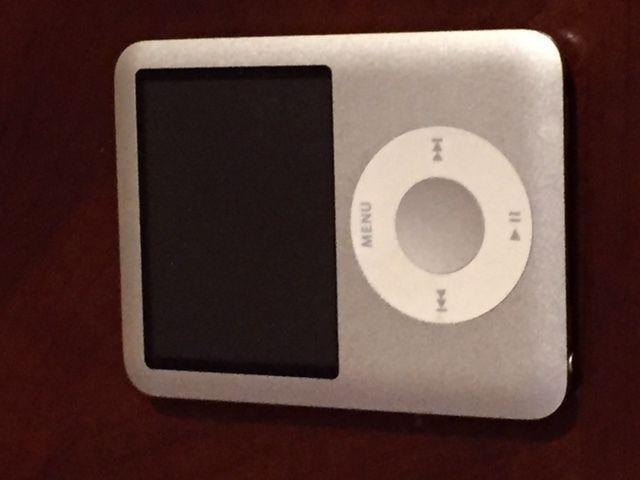 Apple iPod nano 8 GB 3rd Generation (Silver)