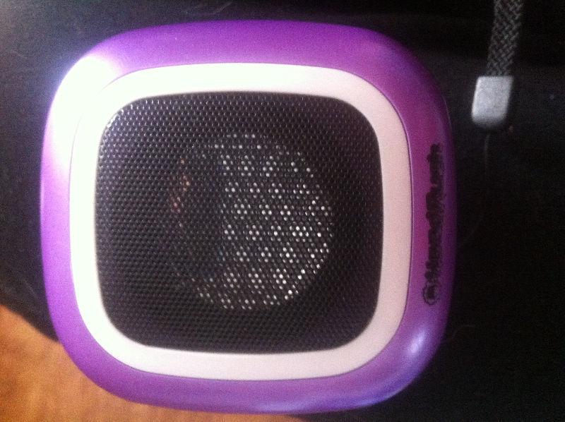Purple portable speaker , $5! works mint