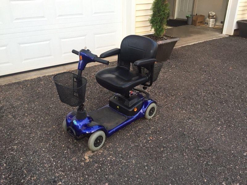 Reduced! Invacare Lynx L-4 Scooter with 2 new batteries