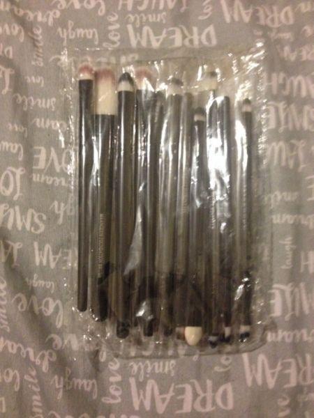 Makeup brushes