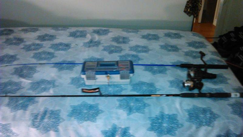 2 fishing rods an tackle
