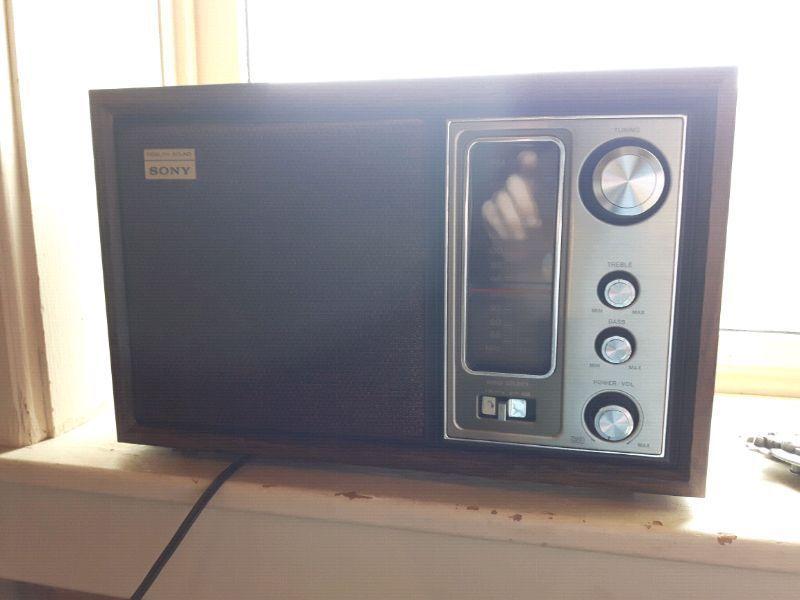 Vintage sony am/fm radio cleaned inside and out. Mint condition