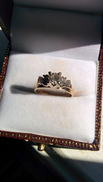 Beautiful diamond engagement ring - $1000 OBO
