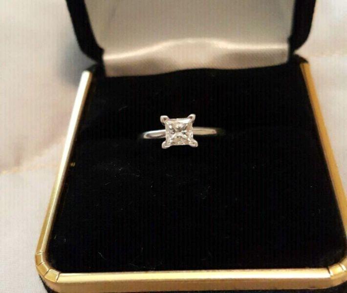 Gorgeous, classic platinum wedding ring .54 carat