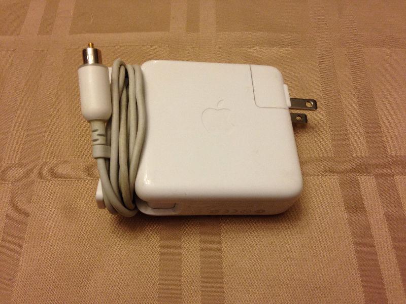 Apple 45 Watts Portable Power Adapter A1036