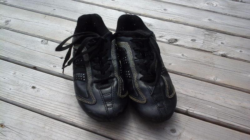 Kids soccer shoes size 2