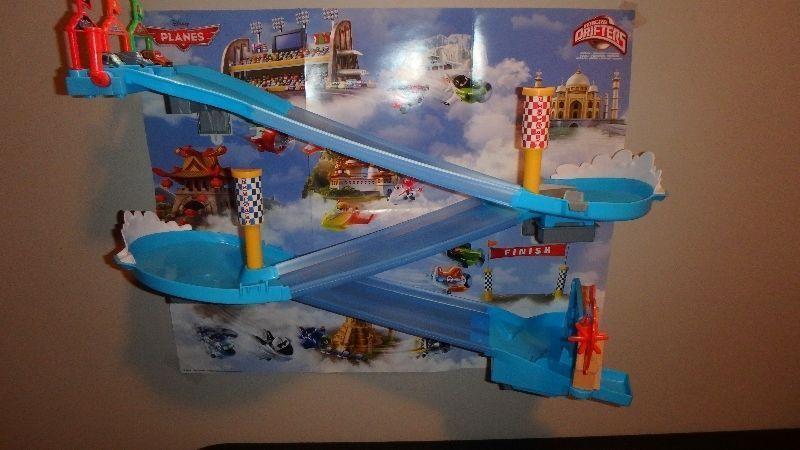 Disney Planes Micro Drifters Wall Race Track Set