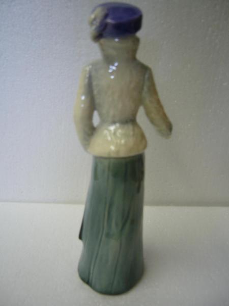 VINTAGE GOEBEL FIGURINE 