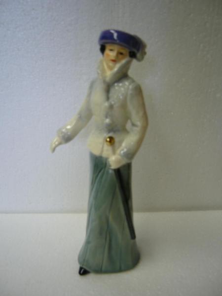 VINTAGE GOEBEL FIGURINE 